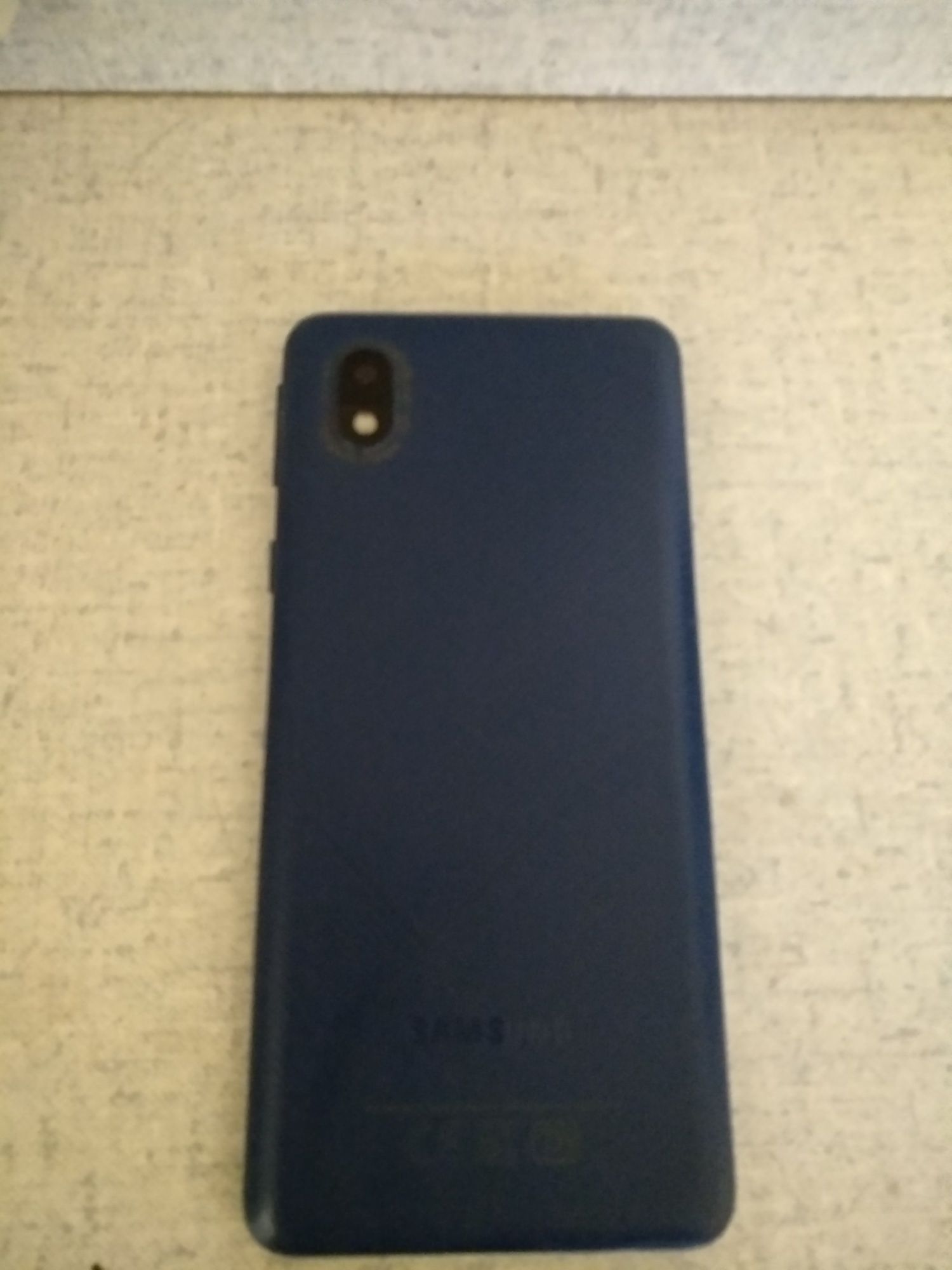Продам телефон  Samsung a 01.