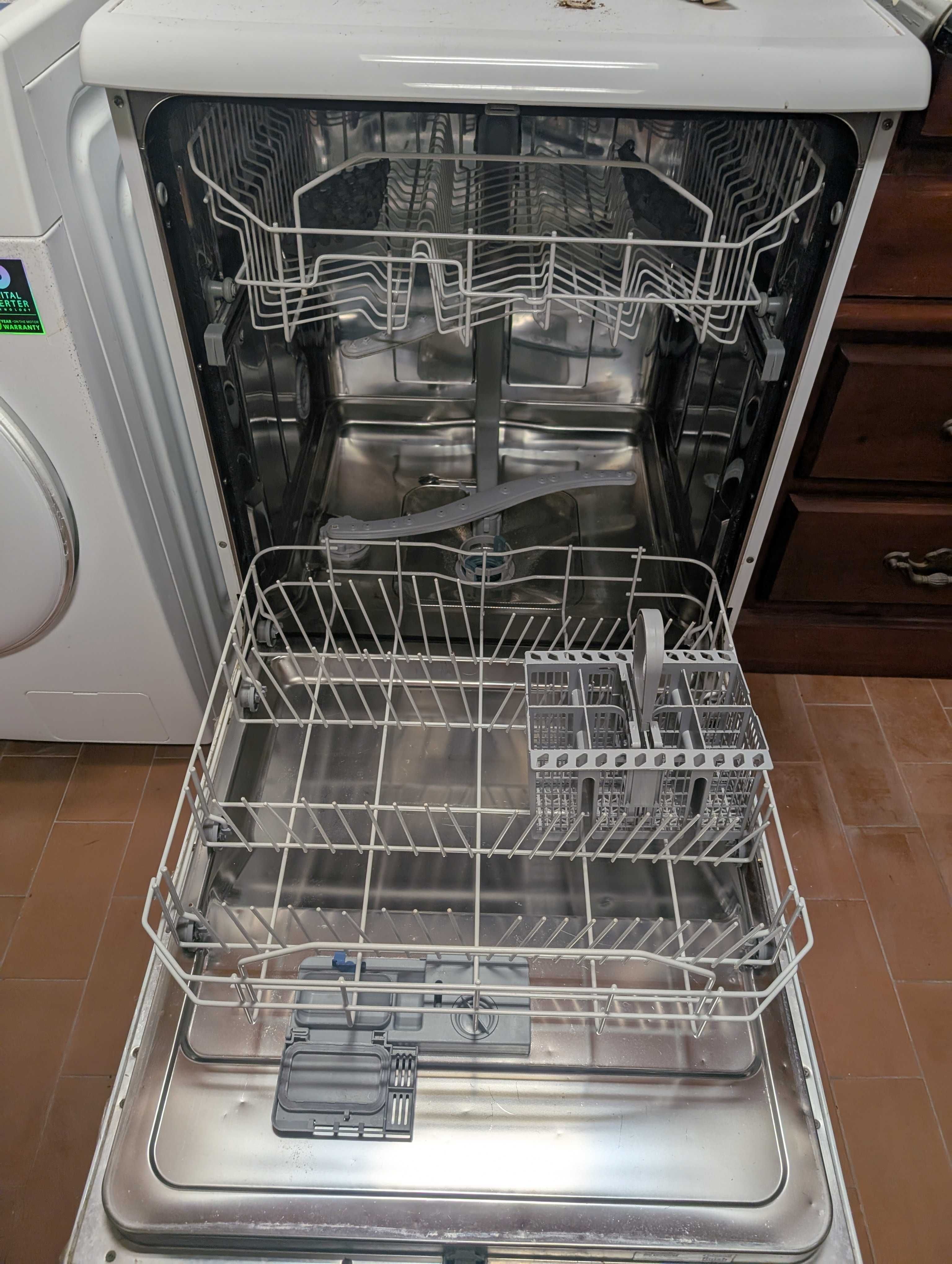 Máquina de Lavar Loiça - ARISTON Hotpoint lKF710
