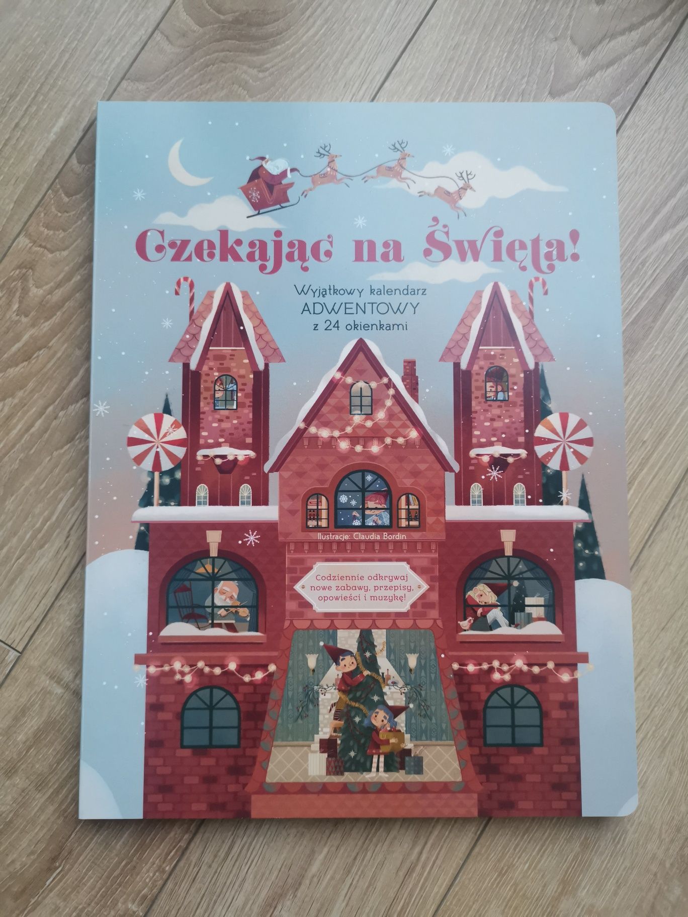 Czekając na Święta kalendarz adwentowy z okienkami książka nowa