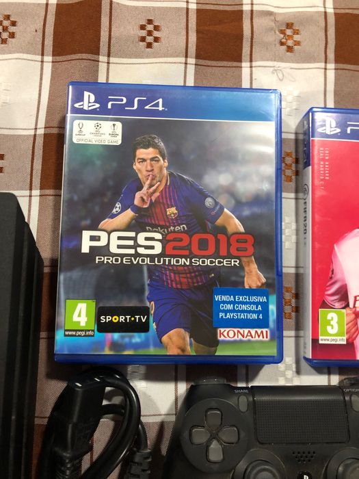 PS4 Pro 1TB + 3 jogos + 2 comandos