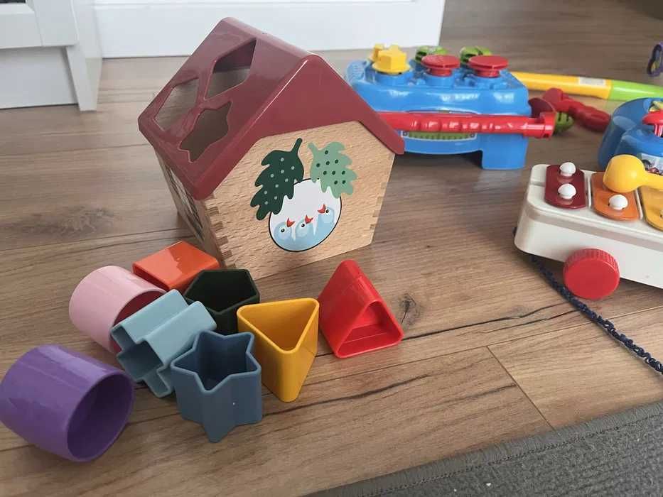 Zabawki i puzzle dla dzieci.