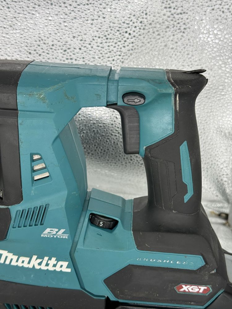 Перфоратор аккумуляторный Makita HR004G дрель отбойник 40v xgt