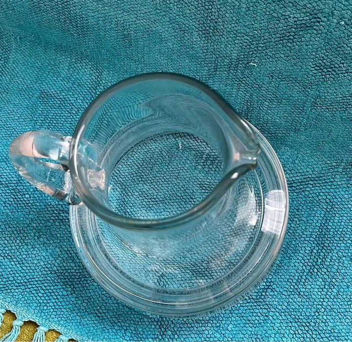 dzbanek z grubego szkła