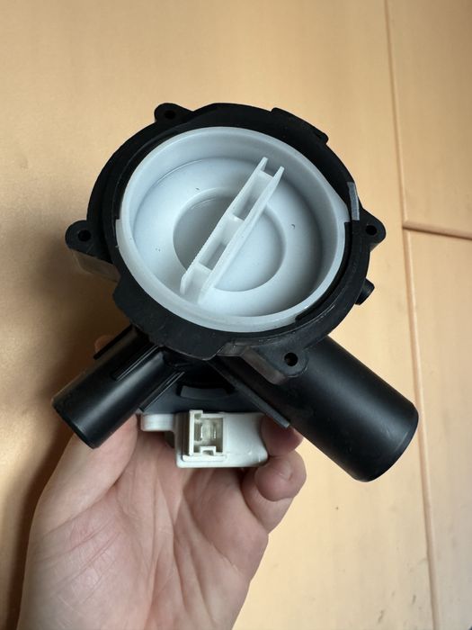 Насос ,помпа в зборі з корпусом Бош,Bosch