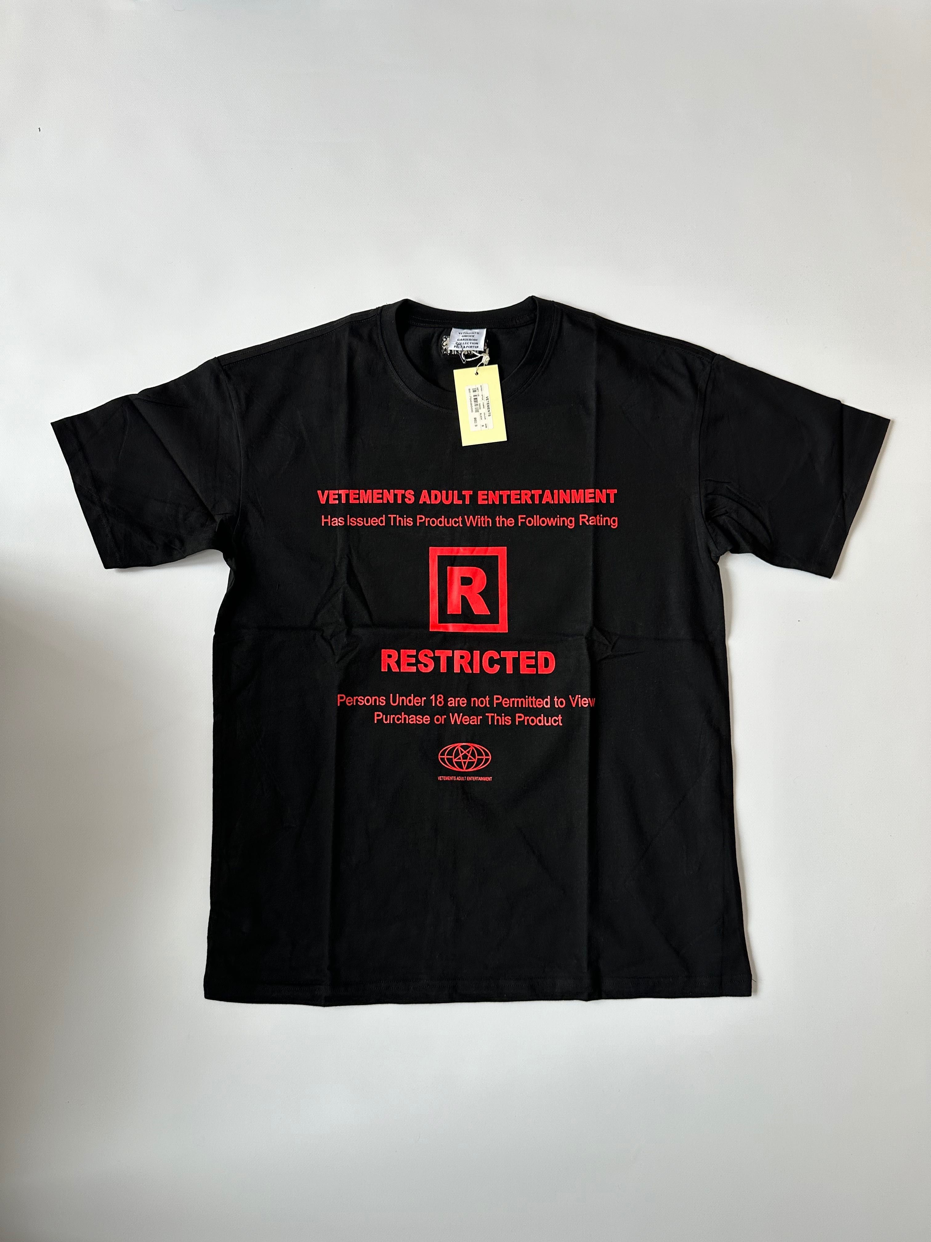 t-shirtów Vetements Restricted black red tee M L