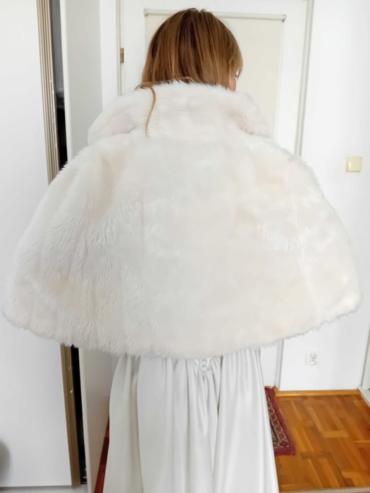 cieplutka, duża  etolka  ślubna