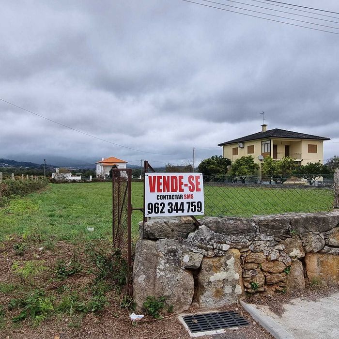 Ganfei-Valença -Terreno para construção à face da Estrada Nacional 101