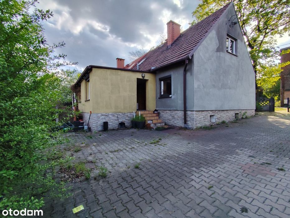 Dom o powierzchni 150 m2 z działką 791 m2, garażem, altanką - centrum