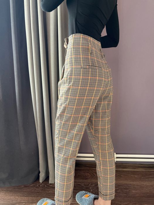 Картаті брюки Bershka