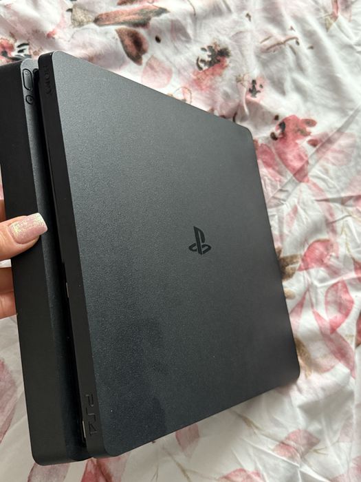 Konsola PlayStation 4+ oryginalny pad+ 6 gier