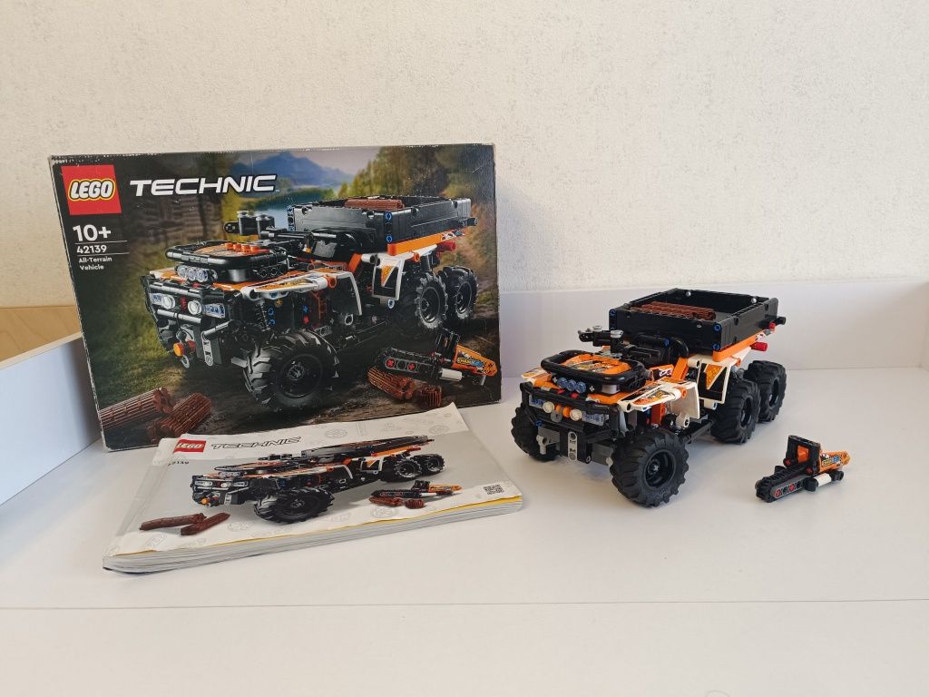 LEGO Technic Всюдихід (42139) Повний комплект