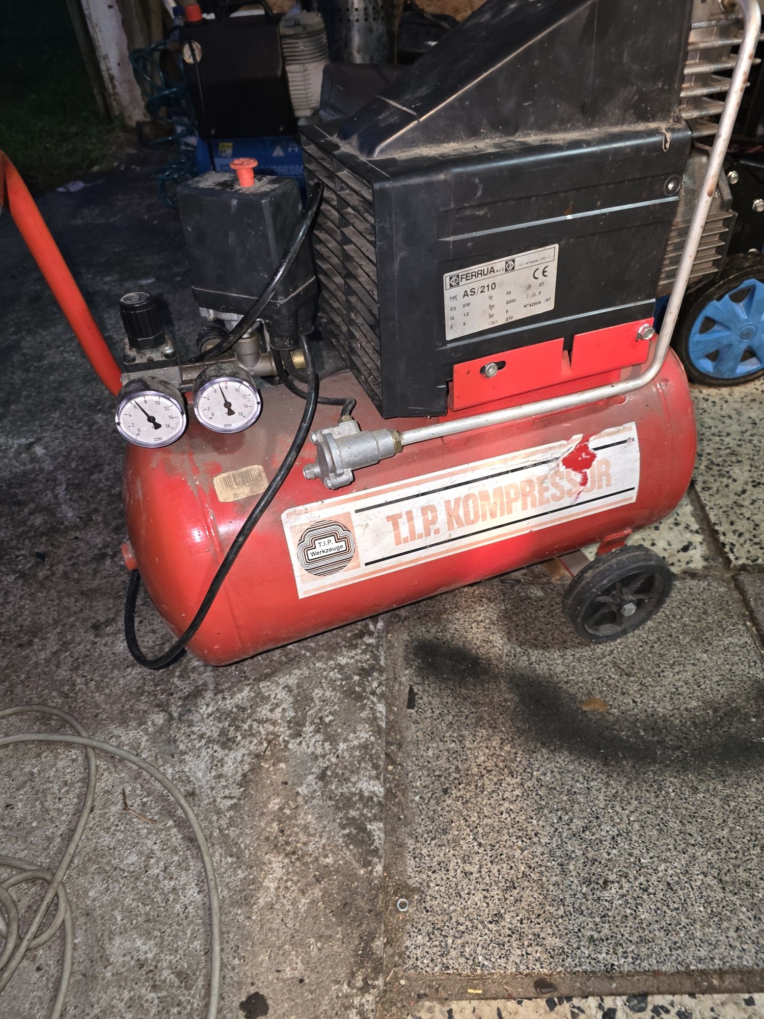 Kompresorna 220v  poj 25 l  200zl