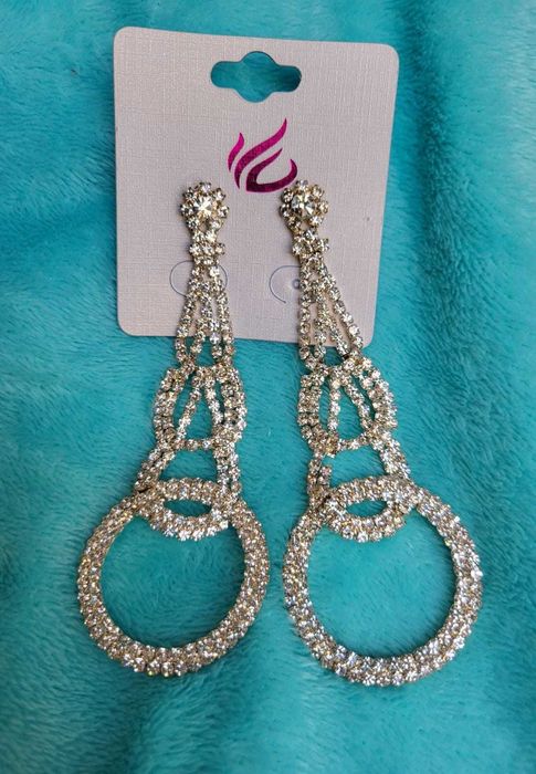 długie kolczyki z cyrkoniami