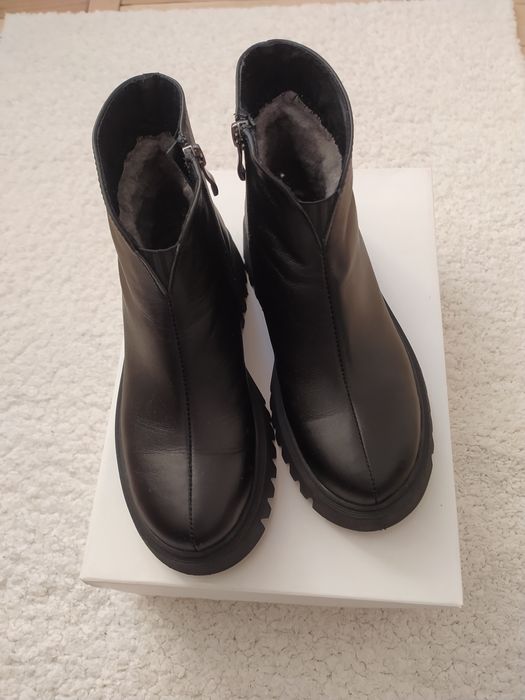 Стильні чобітки жіночі шкіряні