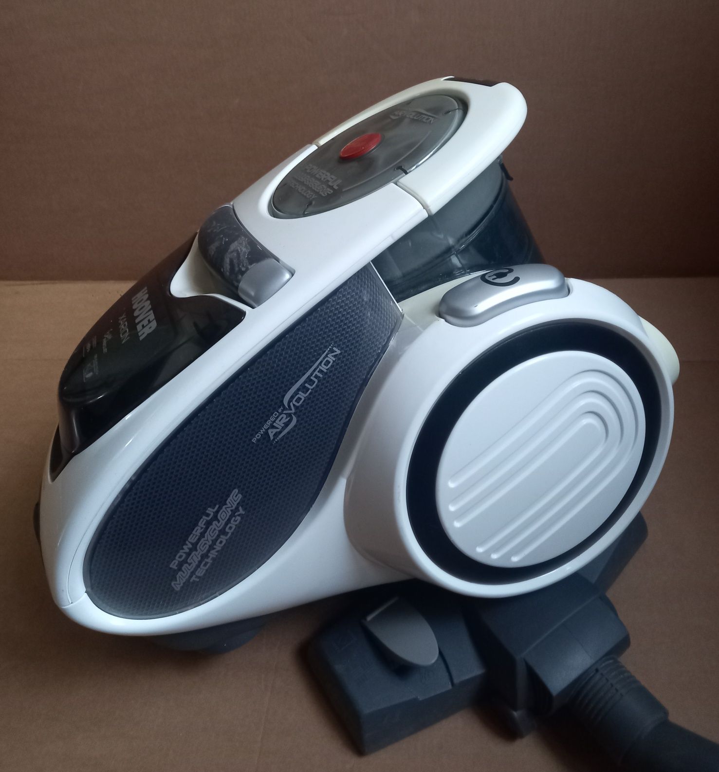 Пылесос безмешковый Hoover 1400 W