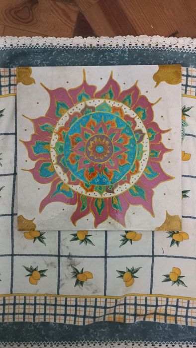 Tijoleira artística pintada à mão – Mandala única e envernizada