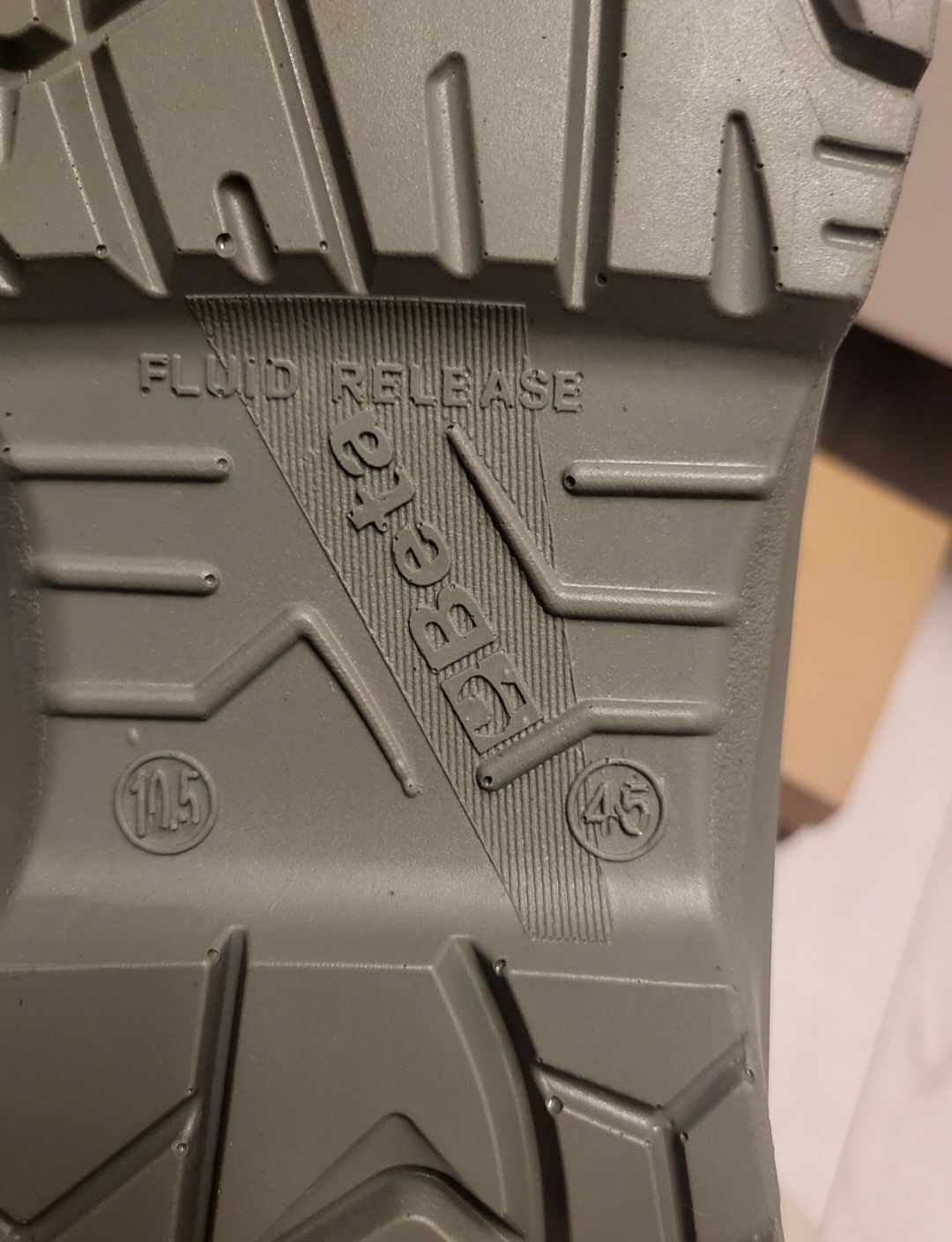 Półbuty bezpieczne zamszowe perforowane  BETA 7212 FG roz.45