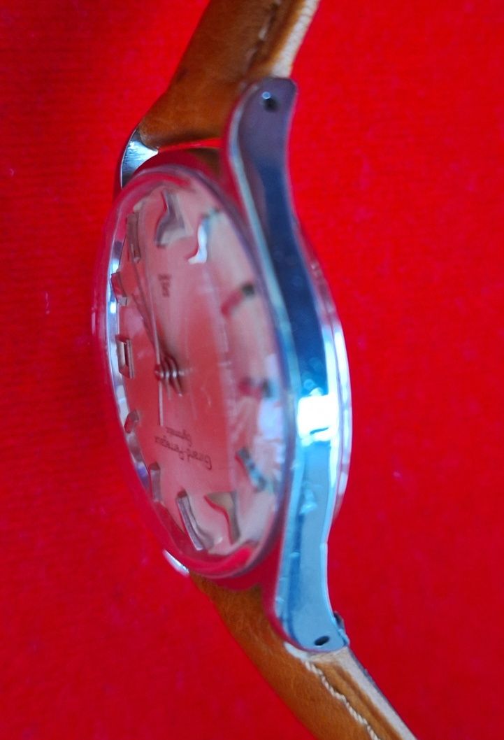 Girard-Perregaux Thirtynino Gyromatic na 39 rubinach 34mm