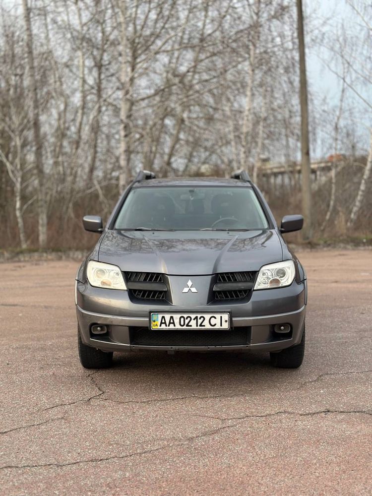 Mitsubishi outlander 2.4 автомат газ/бензин рідна фарба