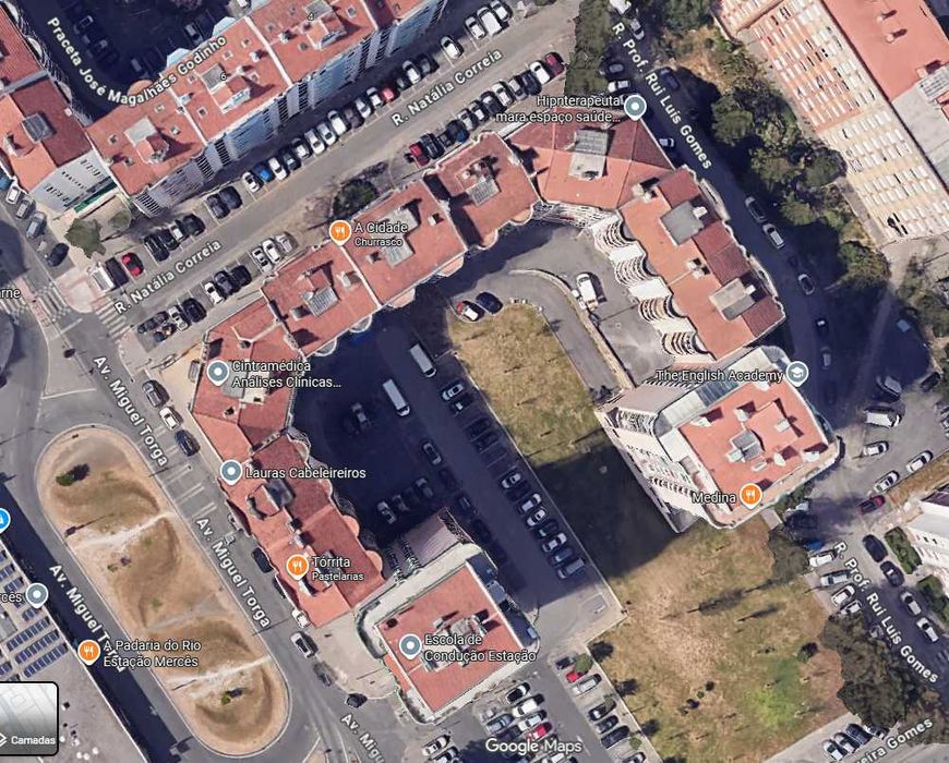 Vende-se espaço em Parqueamento comum Tapada das Merces