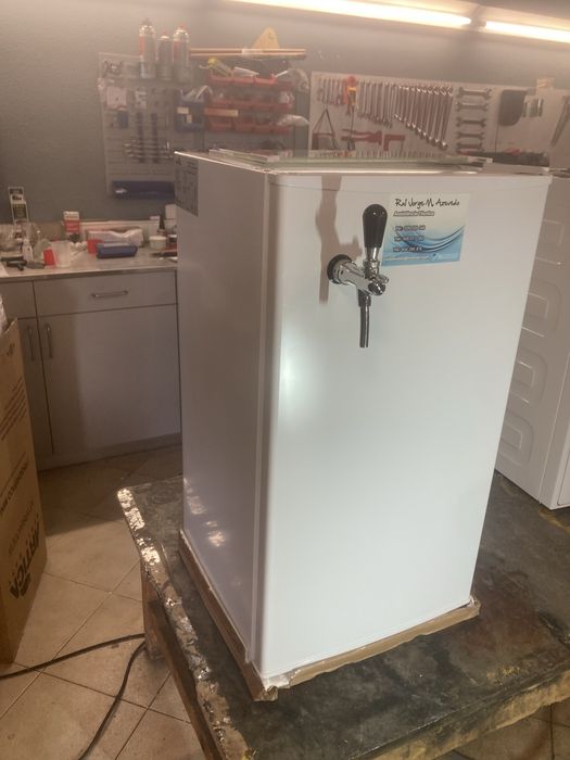 Frigorifico com tiragem de cerveja