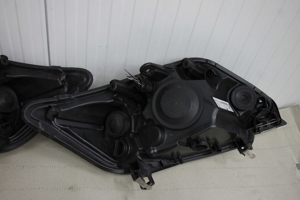 Reflektor lampy przód kpl prawa lewa Ford Kuga I mk1 lampa reflektor