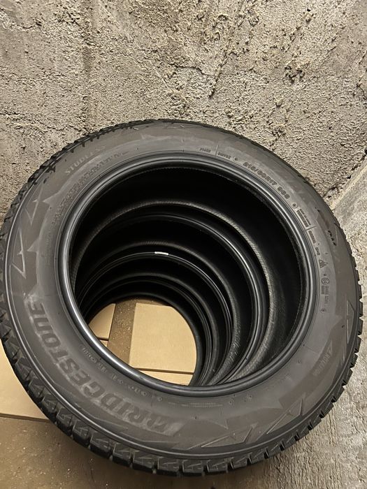 Зимові шини Bridgestone Blizzak DM-V2 215/60 R17 96S