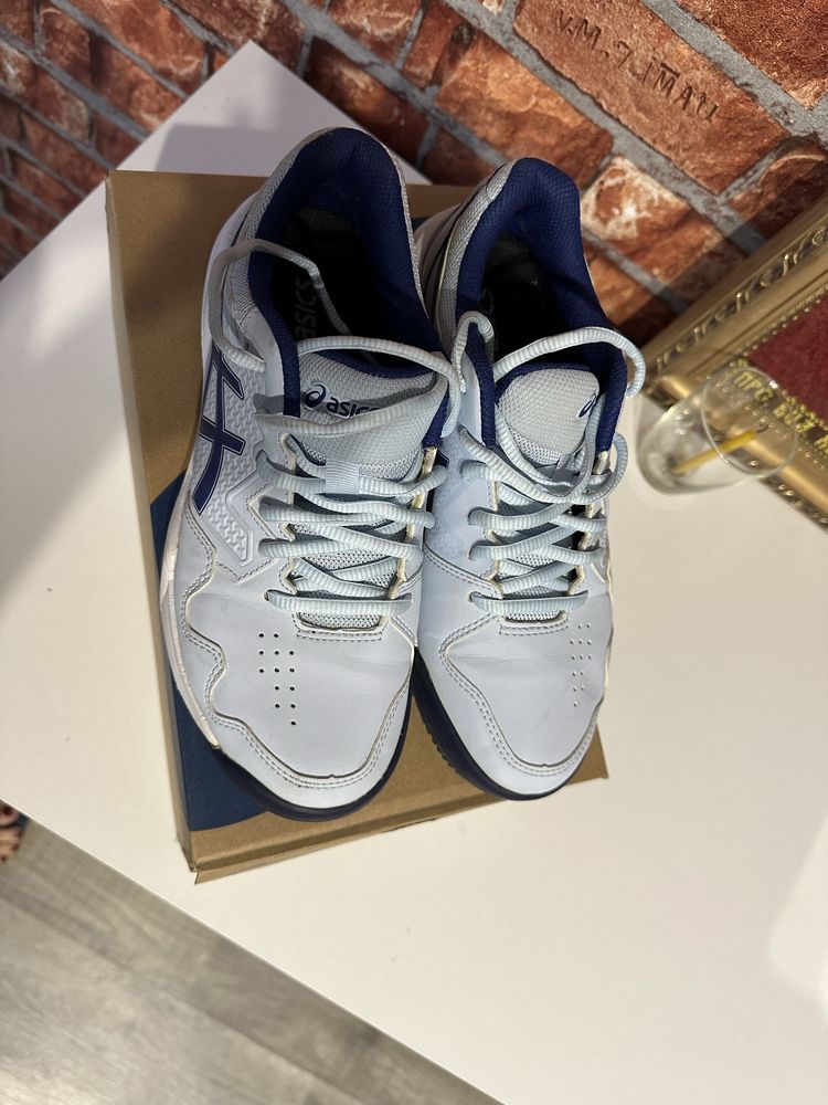 Продам кроссовки Asics для тенниса