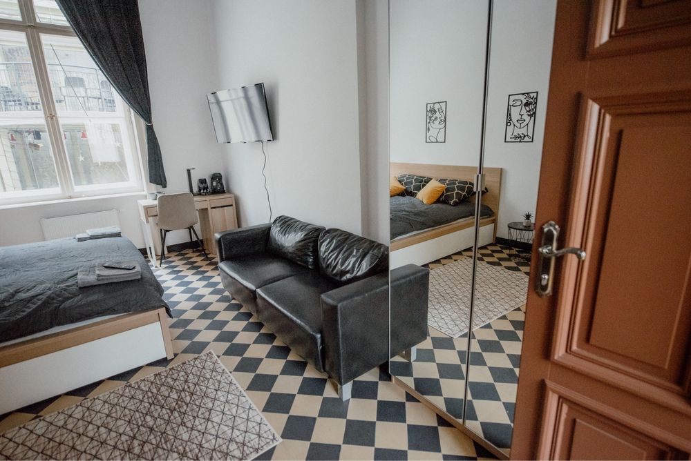 Noclegi dla ekip - 8 dużych lóżek centrum lodzi FAKTURA VAT