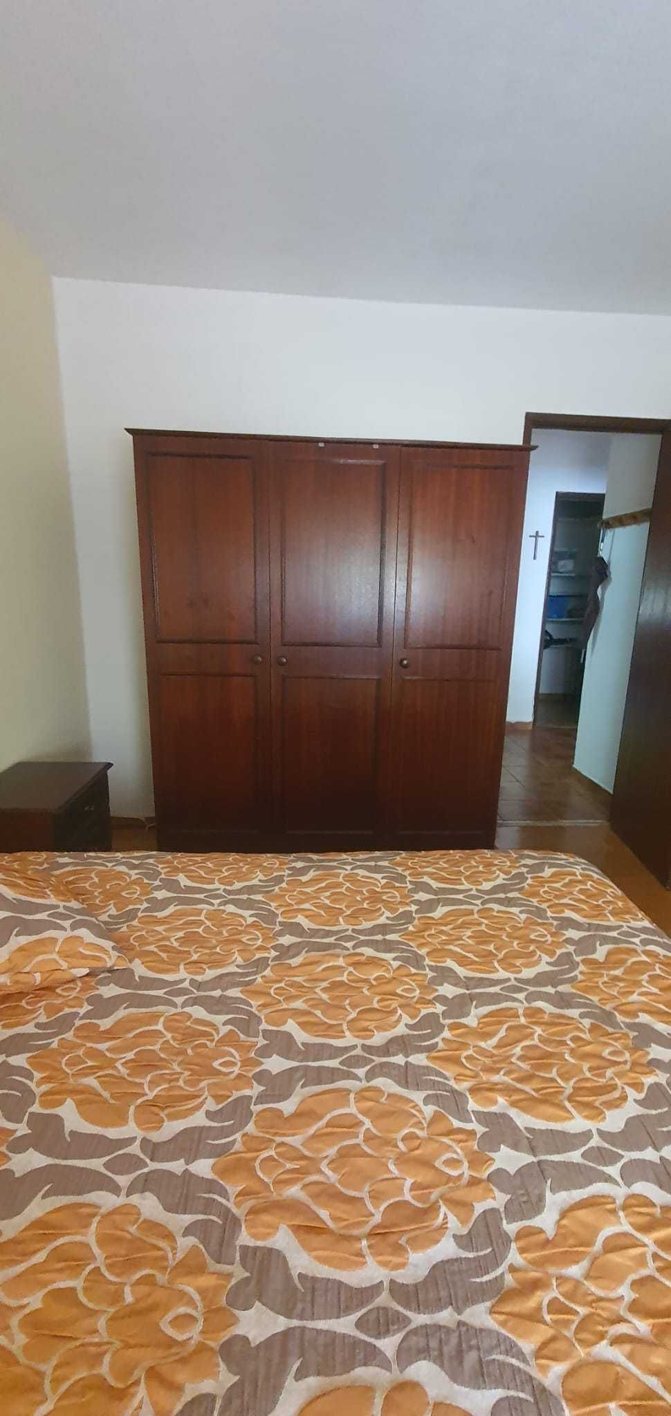 Móvel de Quarto de Casal Completo - Madeira Maciça