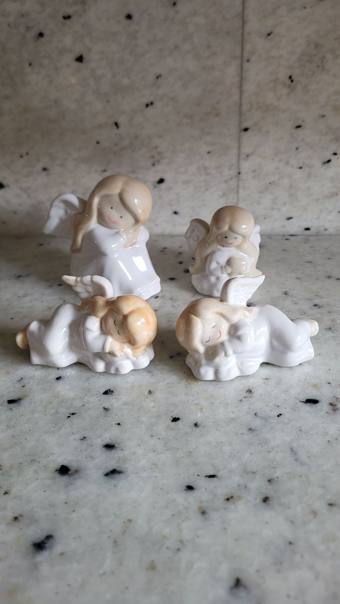 Zestaw ceramicznych aniołków