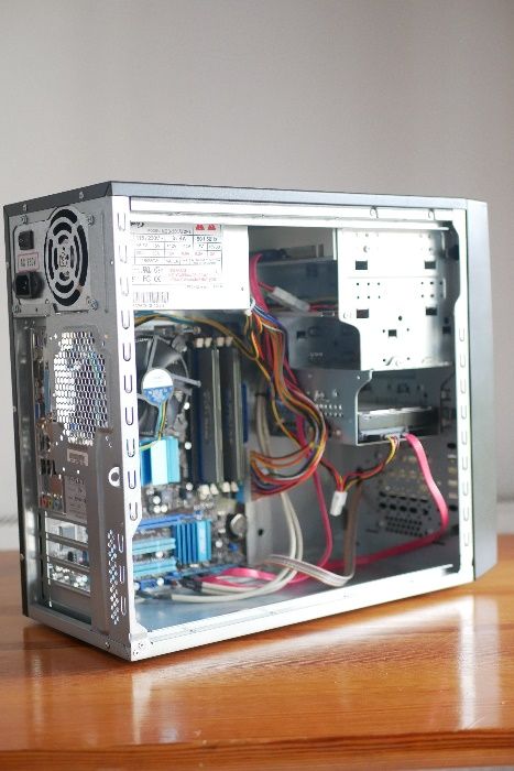 Komputer Asus P5G41C-M LX C2D 3,00 GHz 4GB RAM HD 80GB