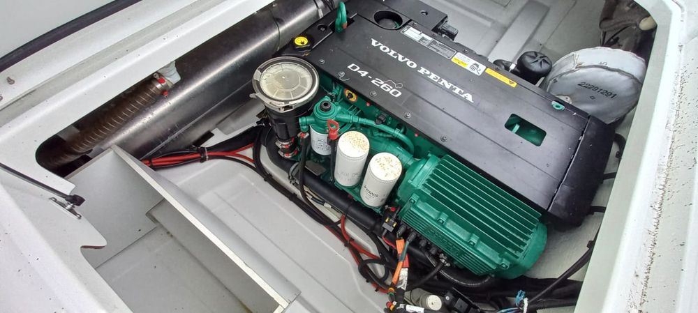 Jacht motorowy jeanneau, łódź motorowa