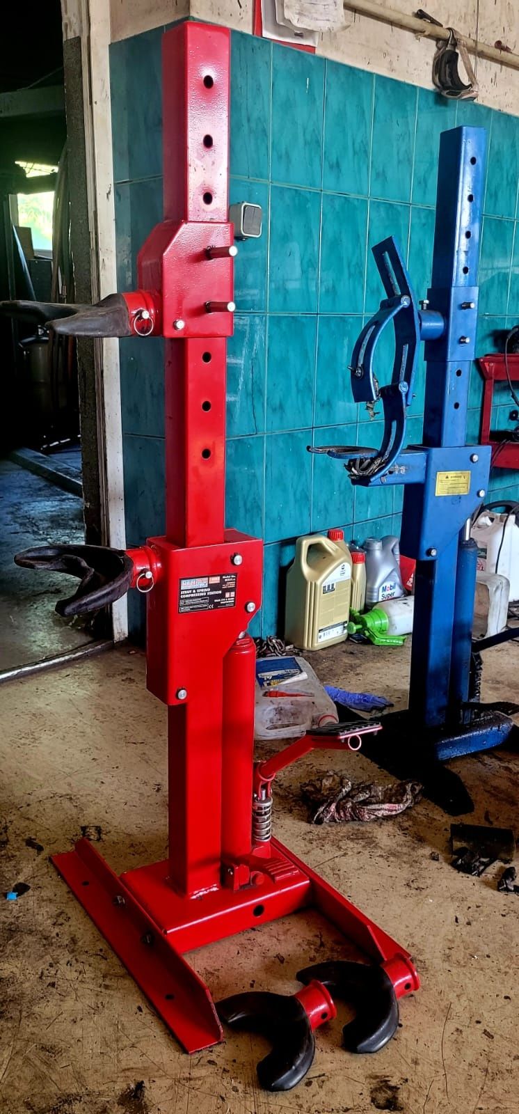 Ściągacz, ściskacz do sprężyn zawieszenia, hydrauliczny