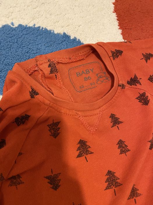 Czerwone body w czarne drzewka, r. 86