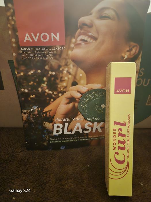 Avon Wonder Curl Podkręcająco-unoszący tusz do rzęs - Blackest Black -