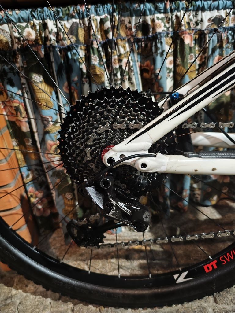 Specialized Epic Comp Carbono
Amortecedor Fox Brain 
Suspensão Rocksho