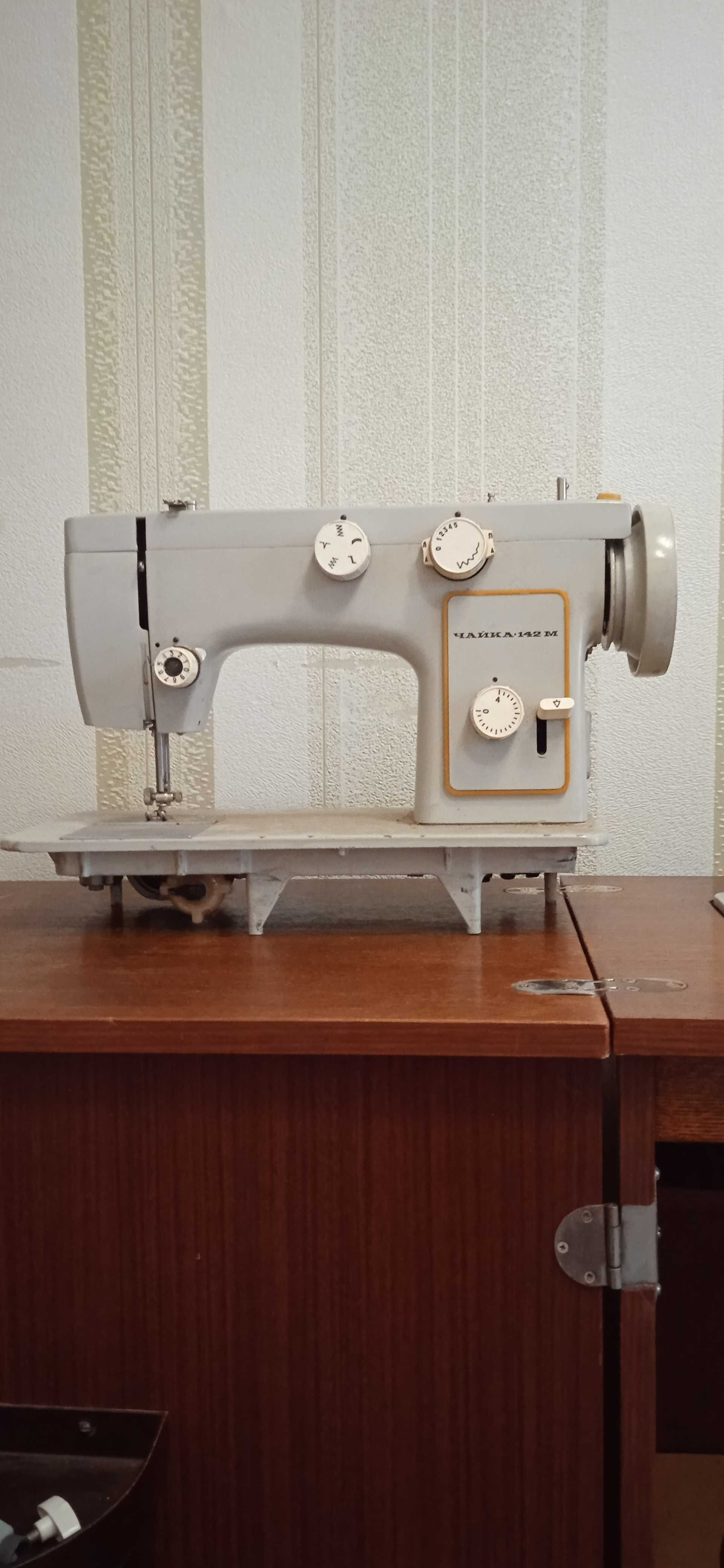 Швейная машинка  Чайка 142м и 143а
