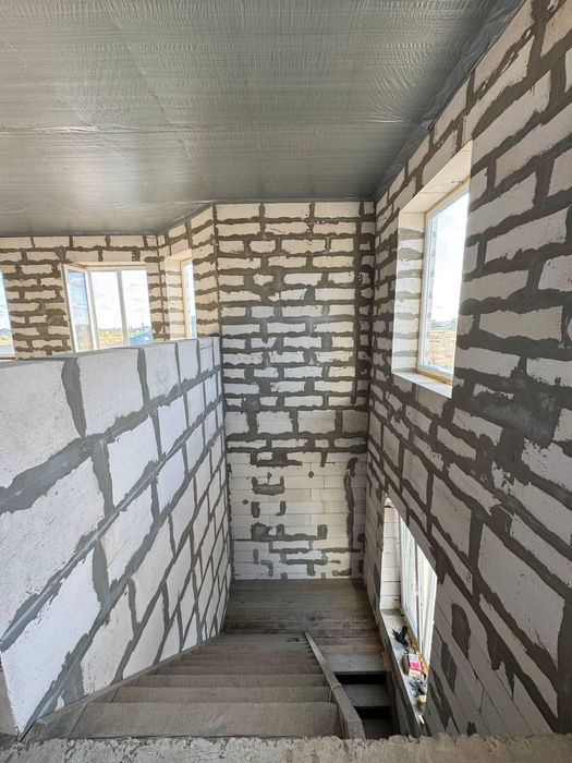 Продаю будинок біля ТРЦ Рівєра(210-023)