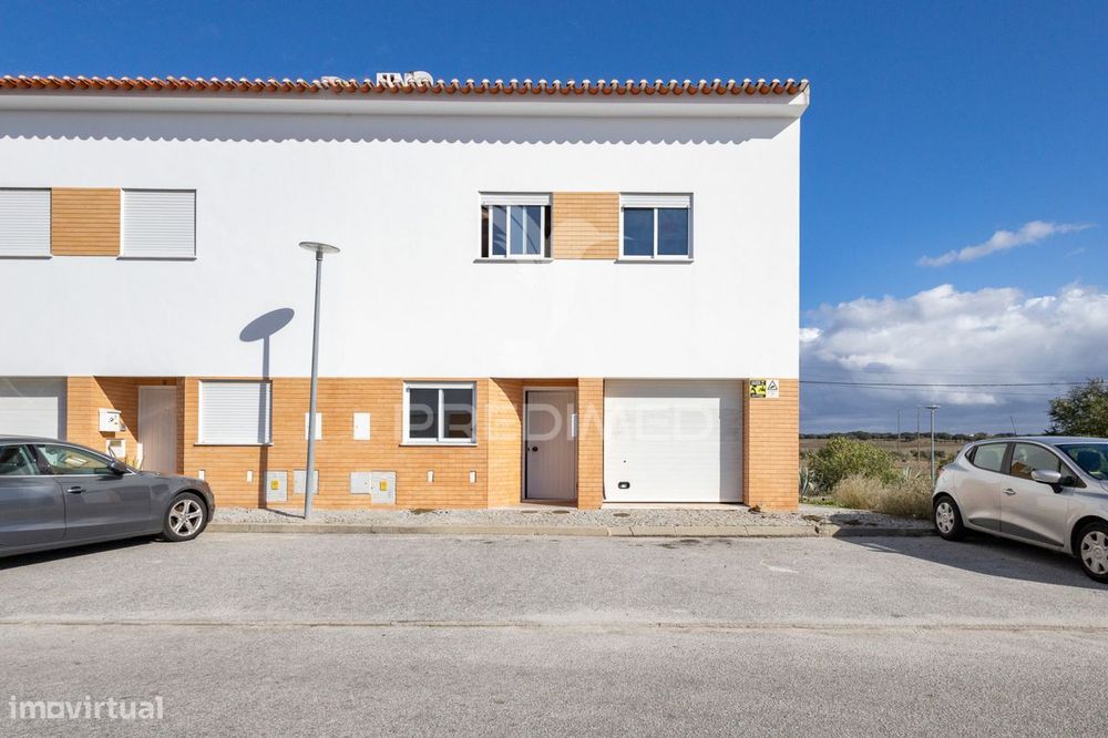 Moradia T4 de Gaveto na Urbanização Quinta Nova – Évora Com Quintal...