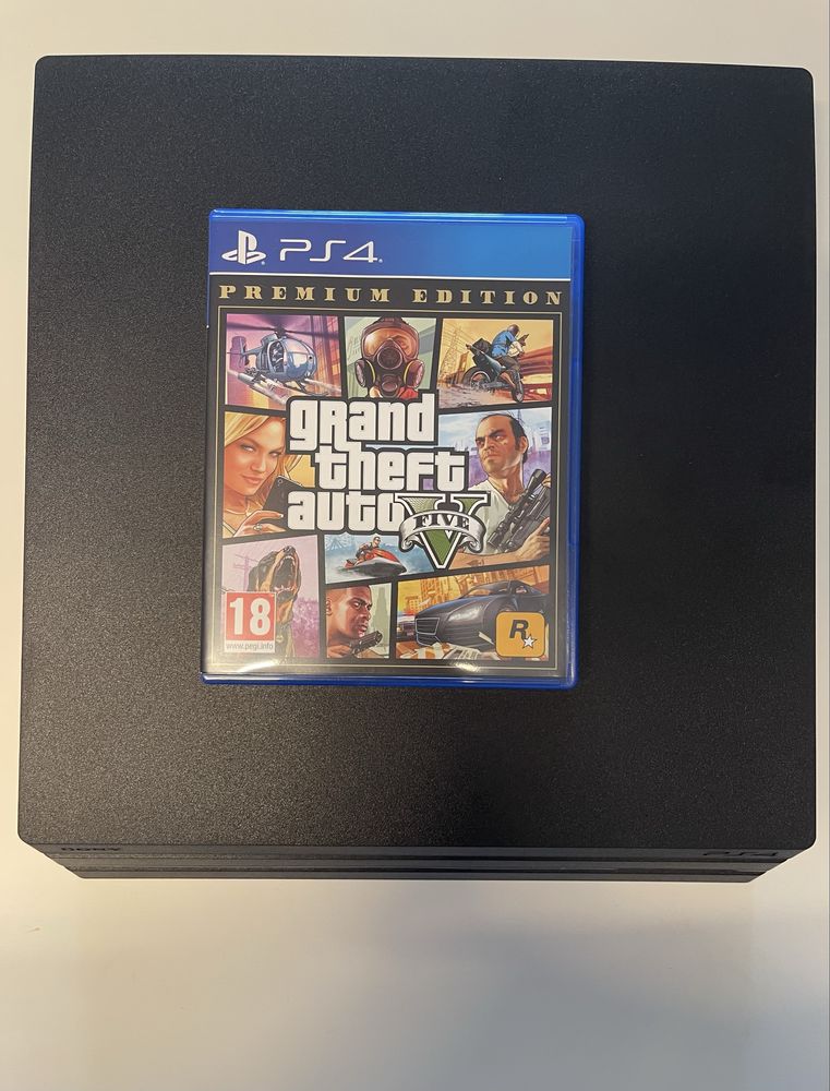 PlayStation 4 Pro 1TB, com poucas horas de jogo
