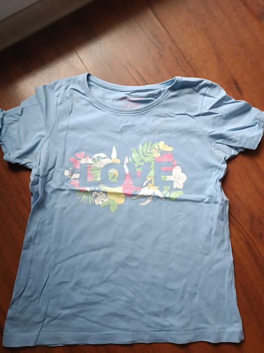 Jasnoniebieski t-shirt z napisem LOVE ok. 146
