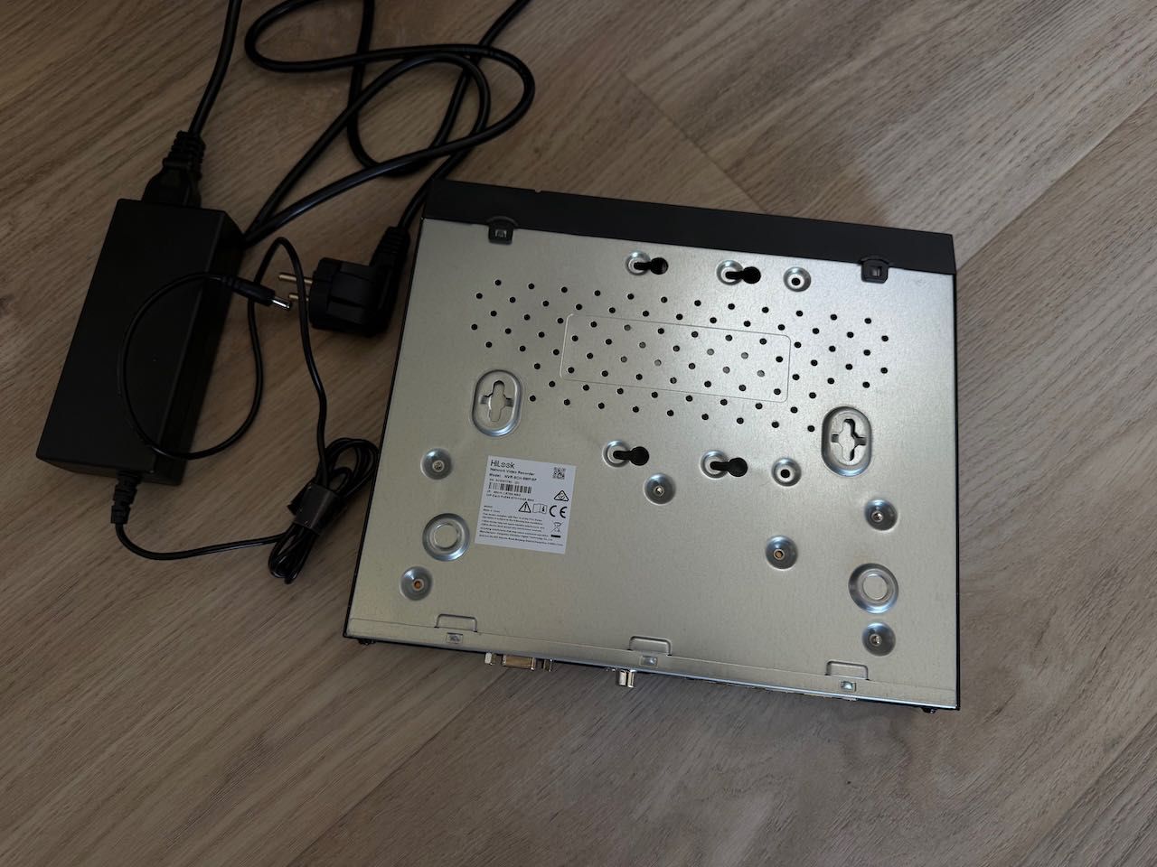 NVR Rejestrator IP PoE HiLook by Hikvision 8x PoE NVR-8CH-4MP/8P