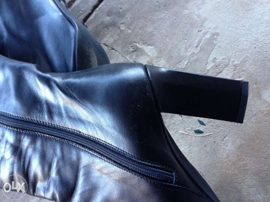 Botas cano alto - Marca Charles cor preto