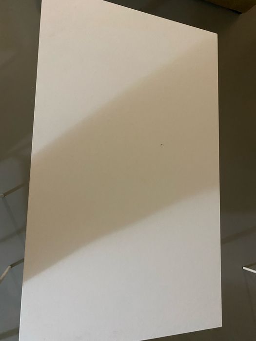 Mesa com 4 cadeiras branca