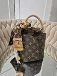 Torebka kuferek Louis Vuitton  brązowy na pasku