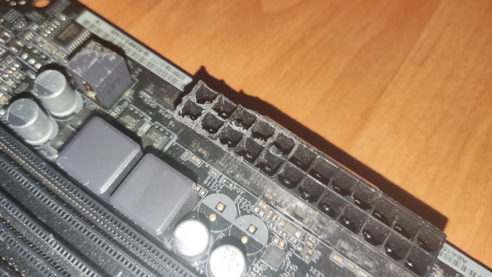 Материнська Плата AM4 ASRock B450M Pro4 (дефектна, тільки на запчасти)