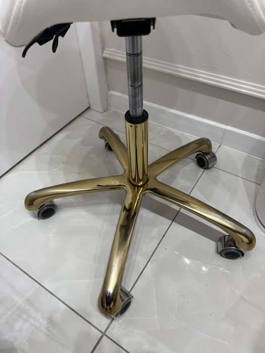 Taboret siodło z oparciem. 3 sztuki