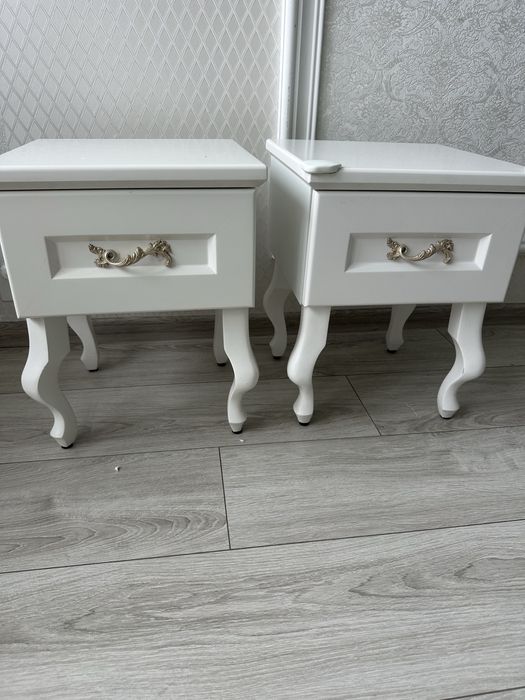 Тумби приліжкові