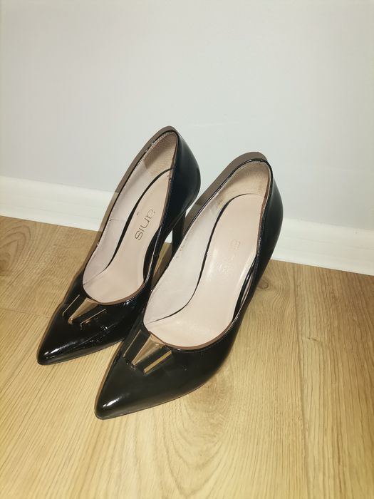 Szpilki czarne lakierowane